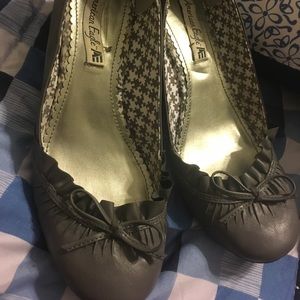 Women’s wedges. 8 1/2  adorable and comfy